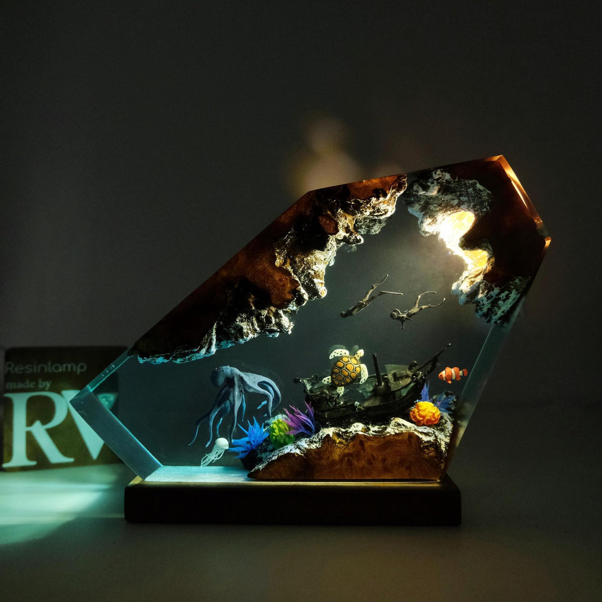 Deep Sea World Lamp